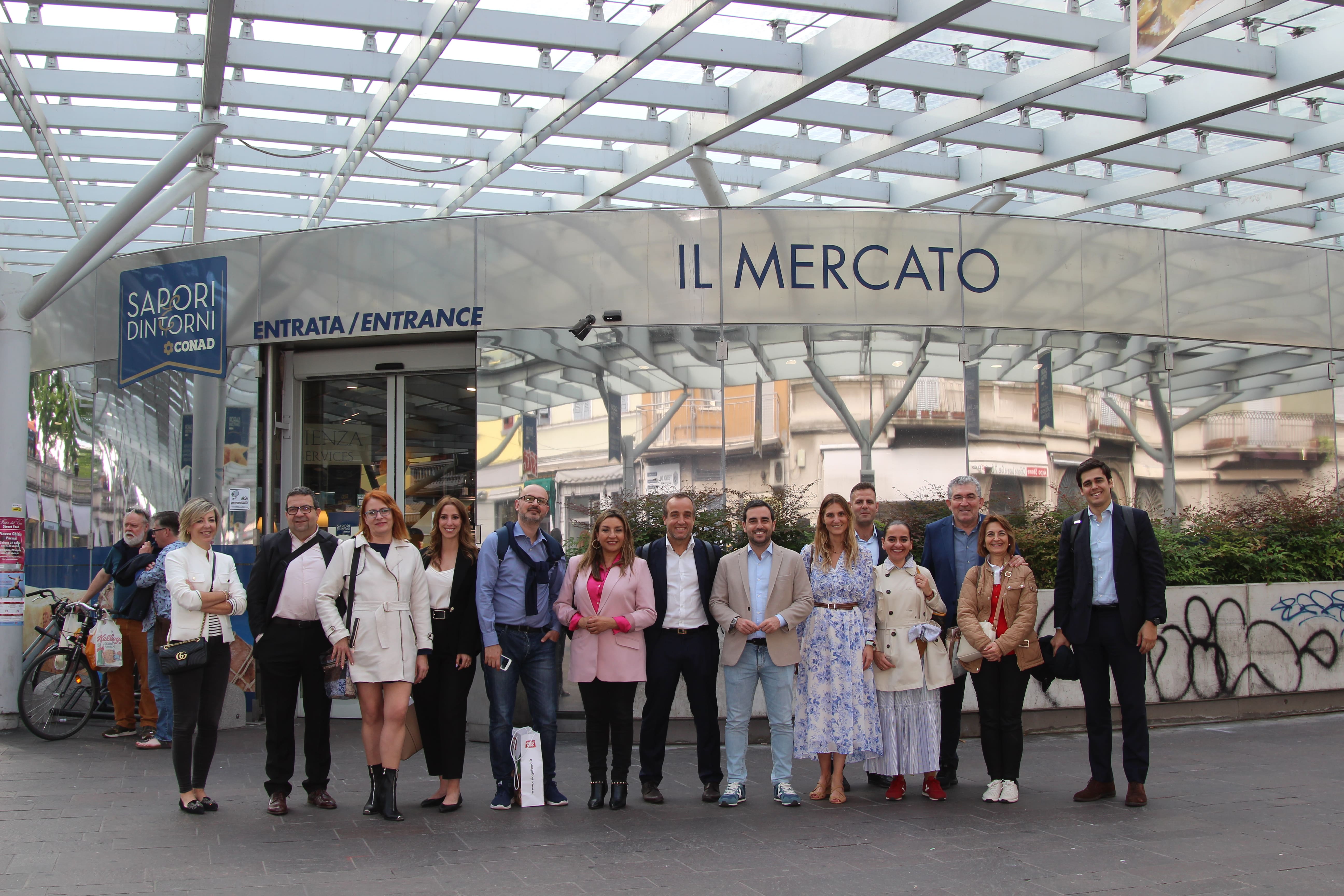 Grupo de la visita al mercado Sapore Dintorti