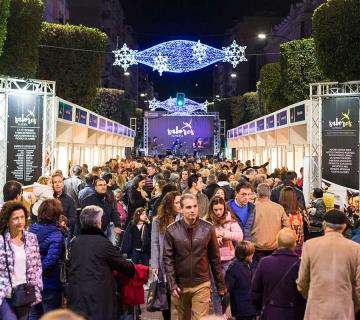 multitud en la feria de Sabores Almería